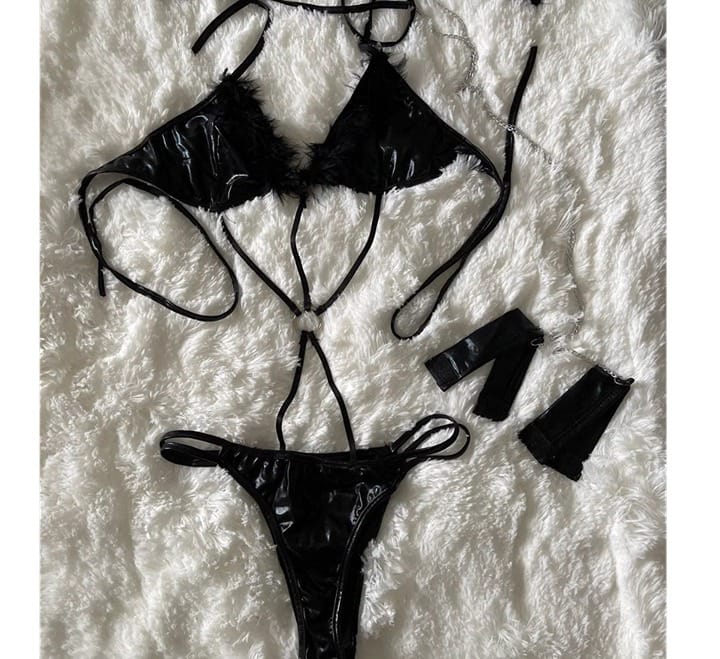 Black Feather & Chain Set – Strappy Two-Piece with Cuffs