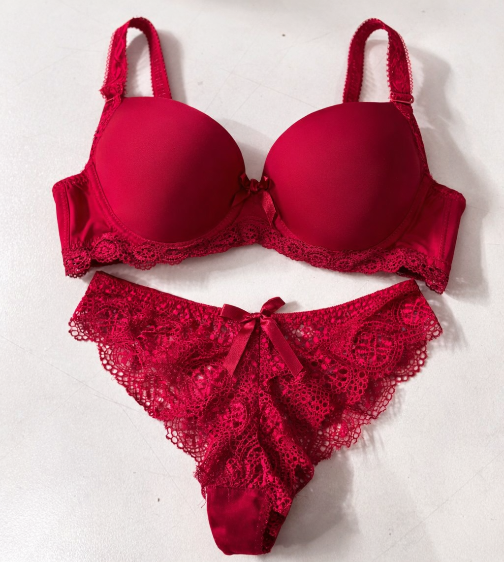 Contour Lace Bra & Cheeky Panty Set